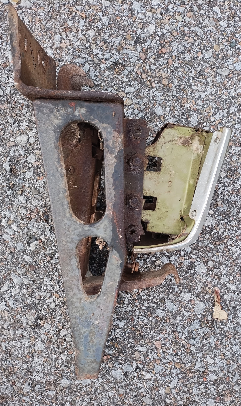 1967 Mercury Cougar hood latch assy w grille center