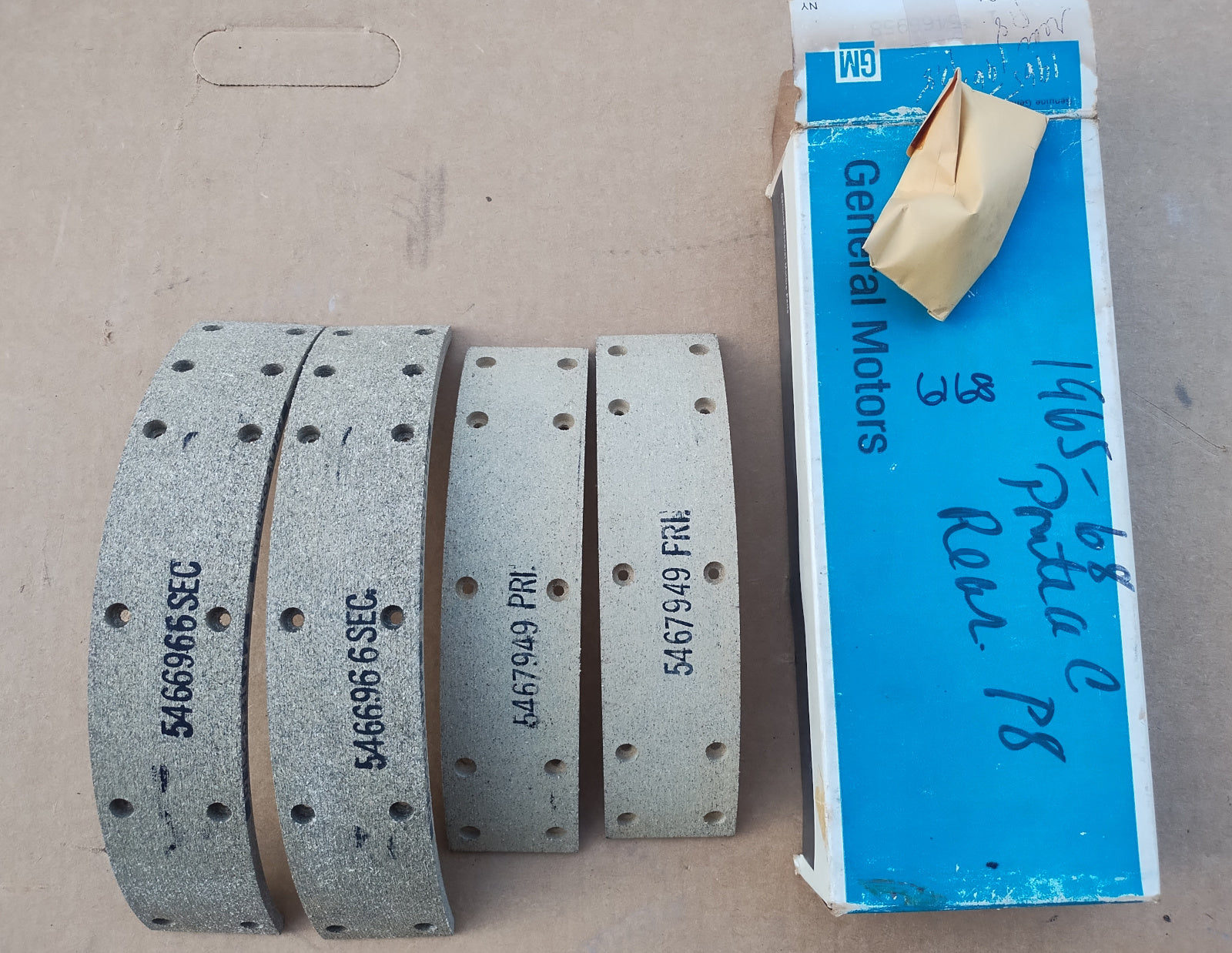 1965-70 Pontiac brake linings rear set