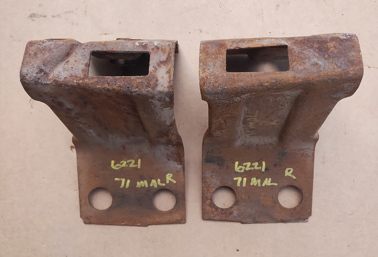 1971 Chevrolet Malibu rear brackets pair